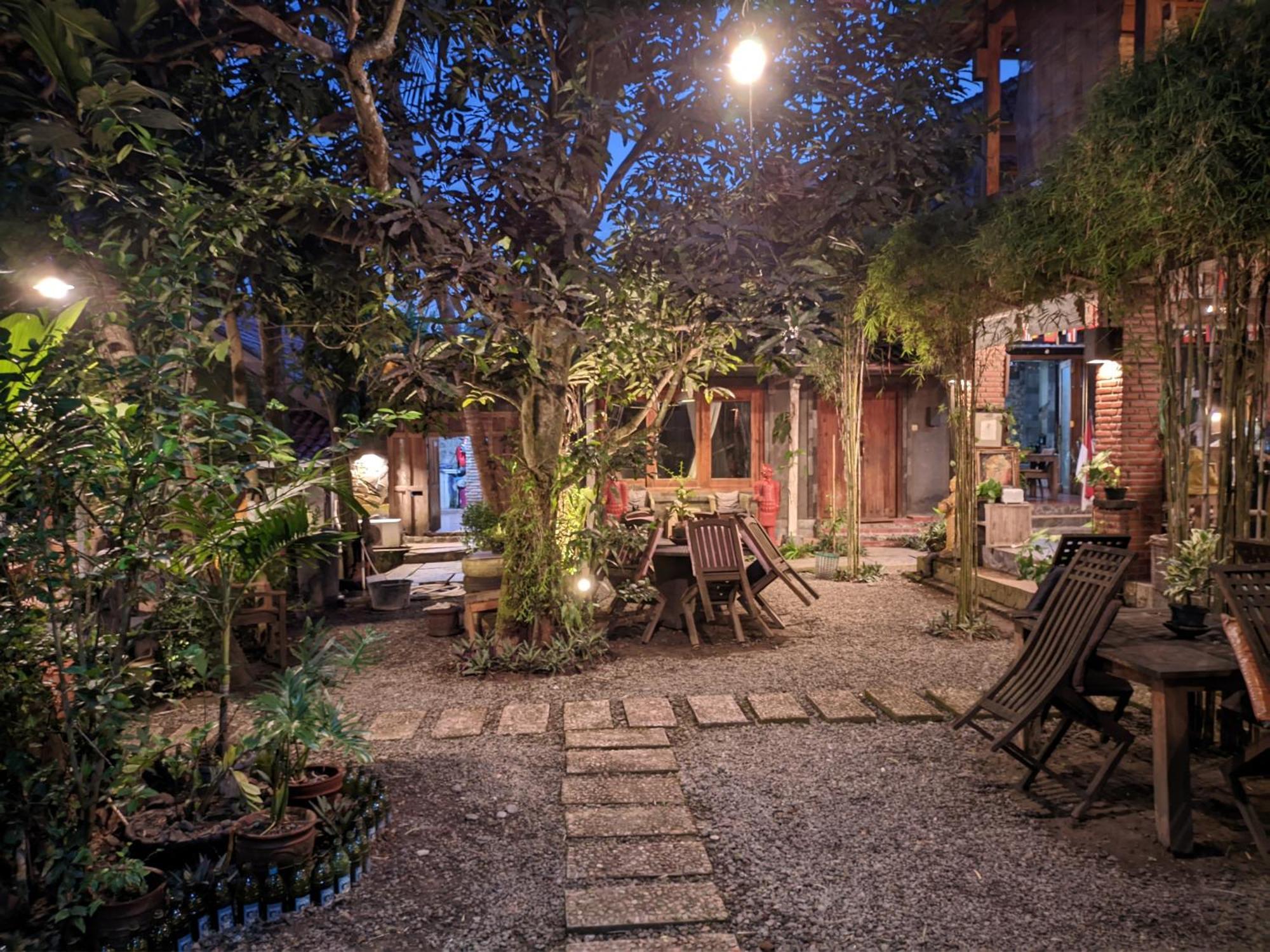 Astuti Gallery Homestay Yogyakarta Luaran gambar