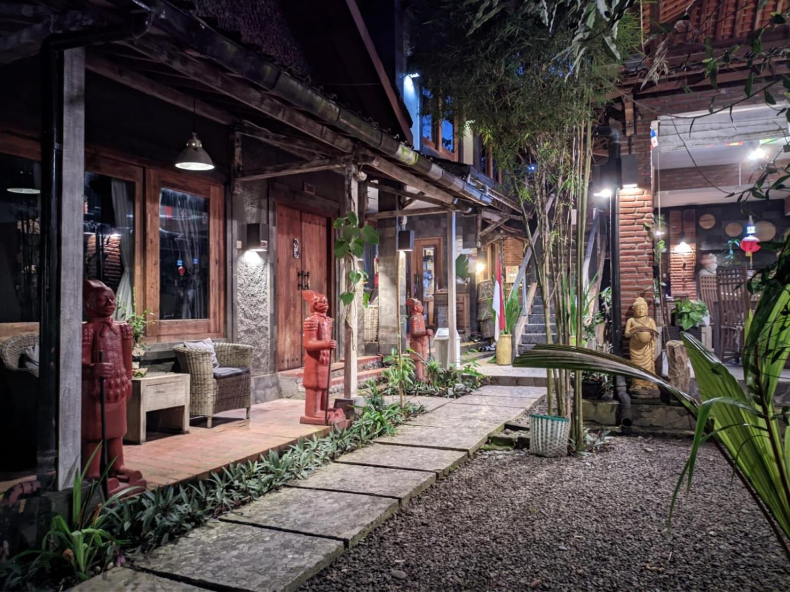 Astuti Gallery Homestay Yogyakarta Luaran gambar