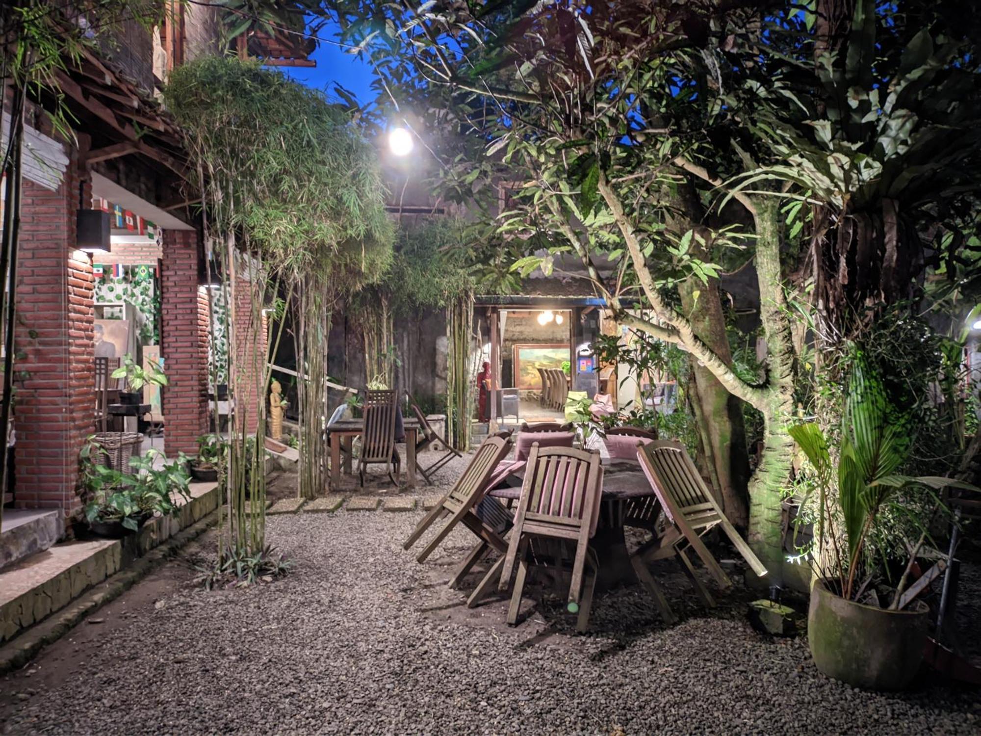 Astuti Gallery Homestay Yogyakarta Luaran gambar