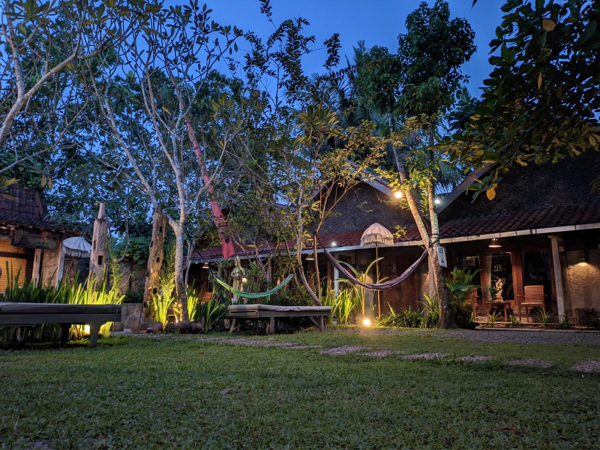 Astuti Gallery Homestay Yogyakarta Luaran gambar
